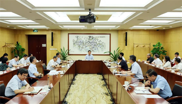 全國(guó)人大常委會(huì)機(jī)關(guān)黨組理論學(xué)習(xí)中心組集中學(xué)習(xí)擴(kuò)大會(huì)議召開