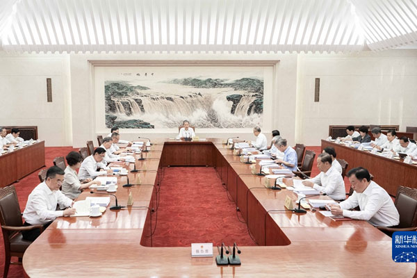 趙樂際主持召開十四屆全國人大常委會第十次委員長會議