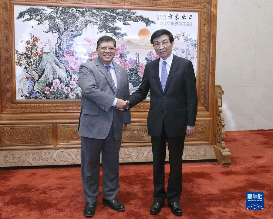王滬寧會(huì)見馬來西亞國(guó)會(huì)下議院議長(zhǎng)佐哈里