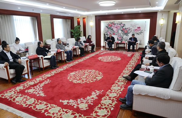  民進中央?yún)⒄h理論研究會特邀研究員聘任會議在京召開蔡達峰出席會議并講話