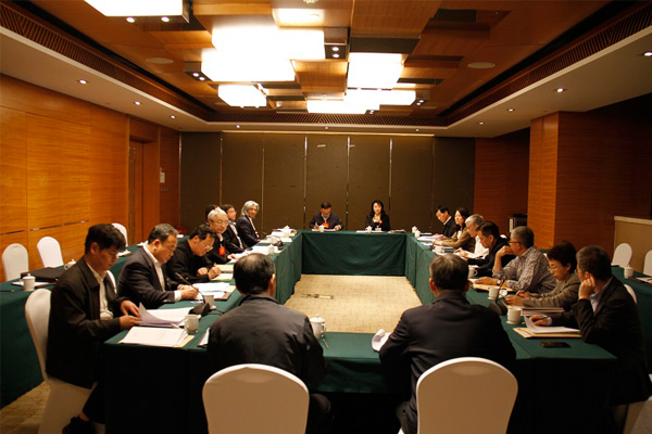  2023年度民盟中央領(lǐng)導(dǎo)班子“凝心鑄魂強(qiáng)根基、團(tuán)結(jié)奮進(jìn)新征程”主題教育專(zhuān)題民主生活會(huì)在京召開(kāi)丁仲禮主持會(huì)議