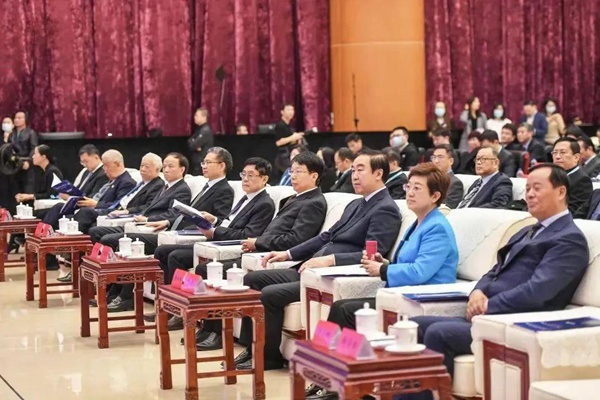  何維出席第七屆“敬佑生命·榮耀醫(yī)者”公益活動盛典