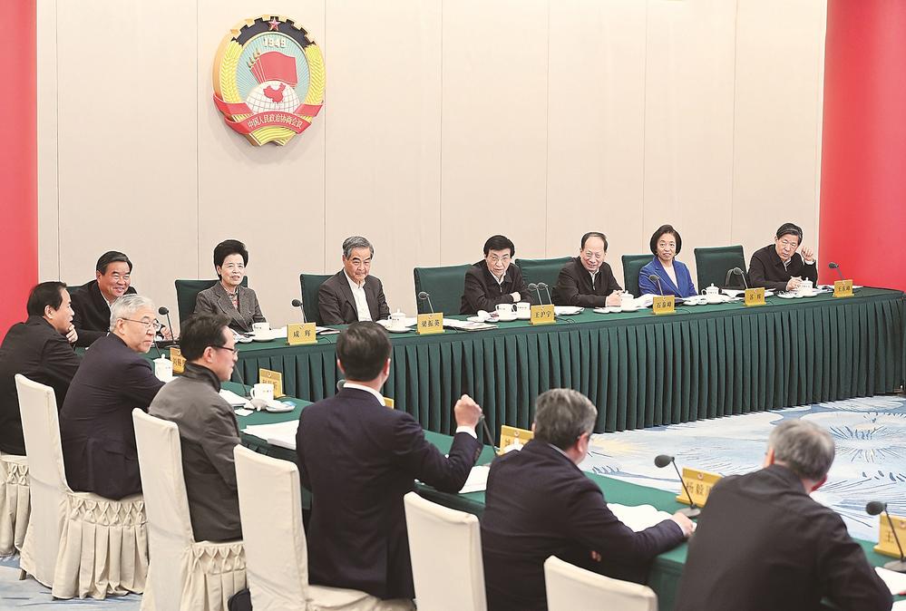 全國政協(xié)召開遠(yuǎn)程協(xié)商會 圍繞“加強(qiáng)兩岸產(chǎn)業(yè)合作 打造兩岸共同市場”協(xié)商議政 王滬寧主持